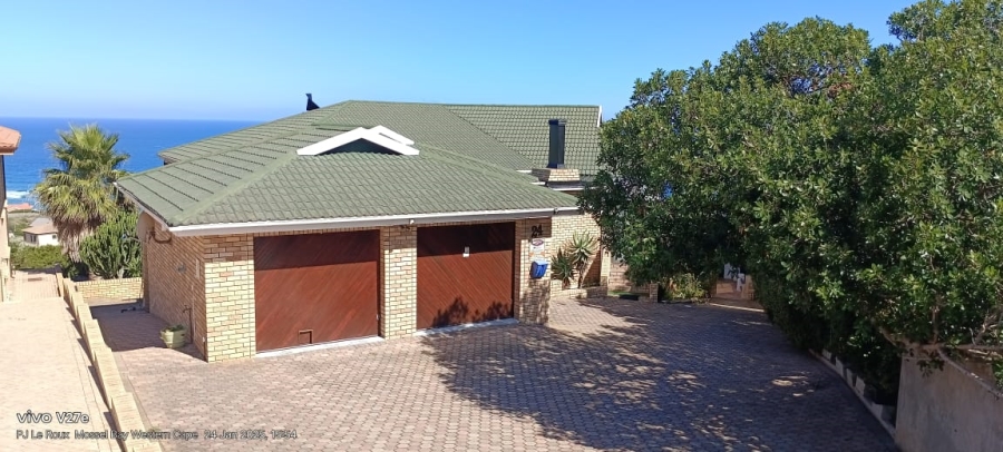 To Let 5 Bedroom Property for Rent in Dana Bay Western Cape